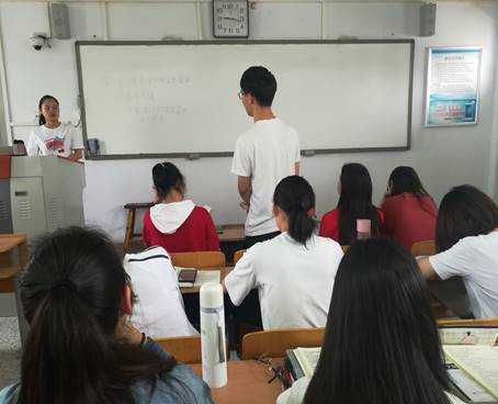 学生交流展示.jpg